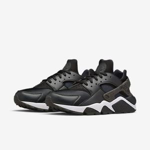 Black Nike Women’s Huarache